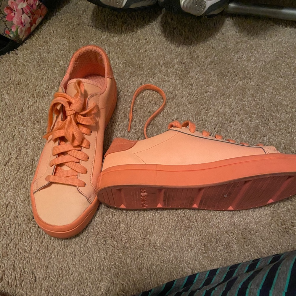 Coral Adidas